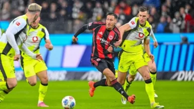 يونس إبنو طالب يتألق مع آينتراخت فرانكفورت أمام بروسيا دورتموند